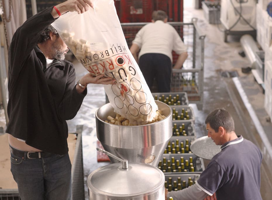 corks-bottling-shipping-wine